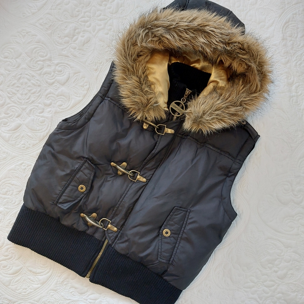 DKNY • Black + gold vest ✨️